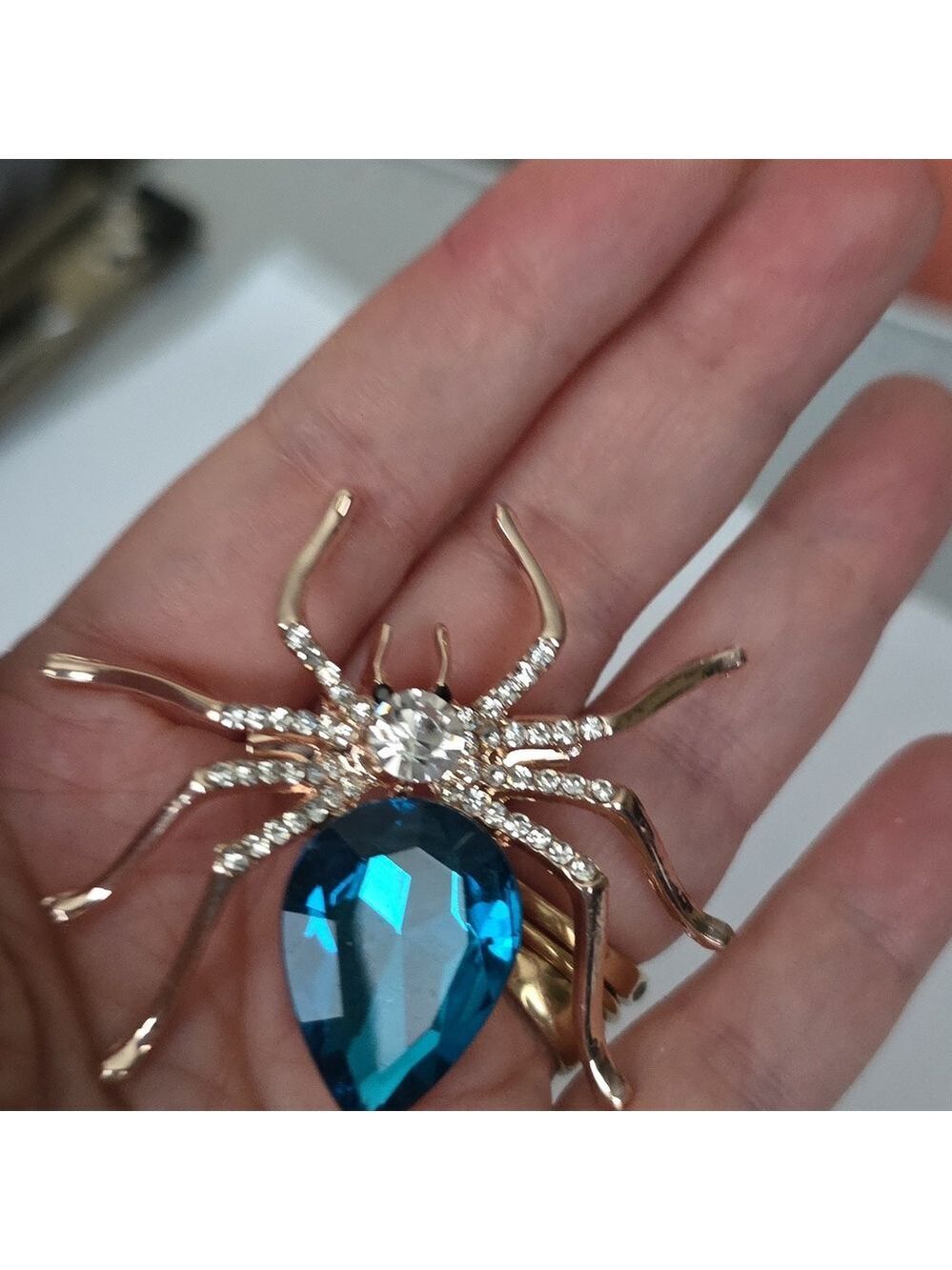 SPIDER Brooch  Simulated DIAMONDS - Picture 5 of 5